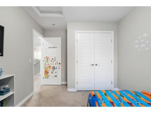 22 Kingfisher Crescent Se, Airdrie, AB - Indoor Photo Showing Bedroom