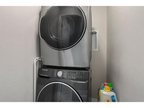 22 Kingfisher Crescent Se, Airdrie, AB - Indoor Photo Showing Laundry Room