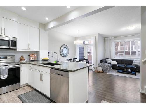 22 Kingfisher Crescent Se, Airdrie, AB - Indoor Photo Showing Kitchen