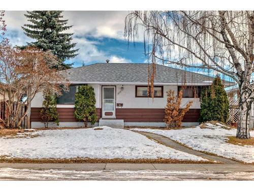 2622 42 Street Se, Calgary, AB - Outdoor