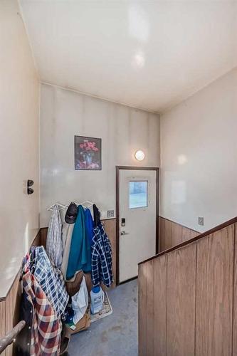 2622 42 Street Se, Calgary, AB - Indoor Photo Showing Other Room