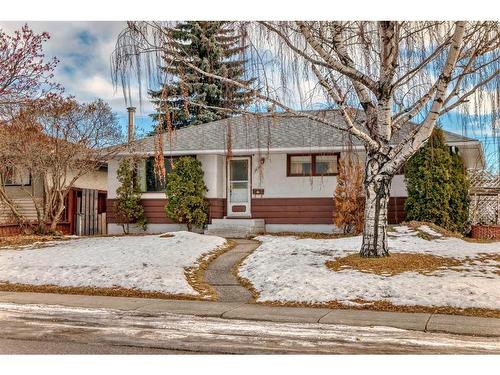 2622 42 Street Se, Calgary, AB - Outdoor