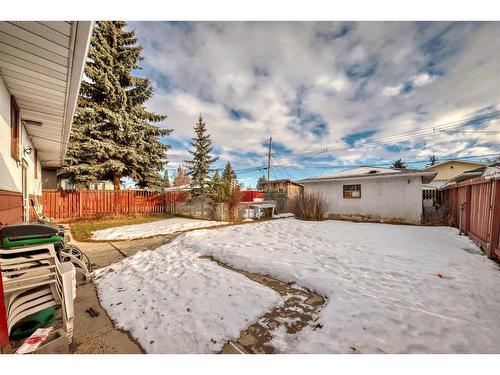 2622 42 Street Se, Calgary, AB - Outdoor