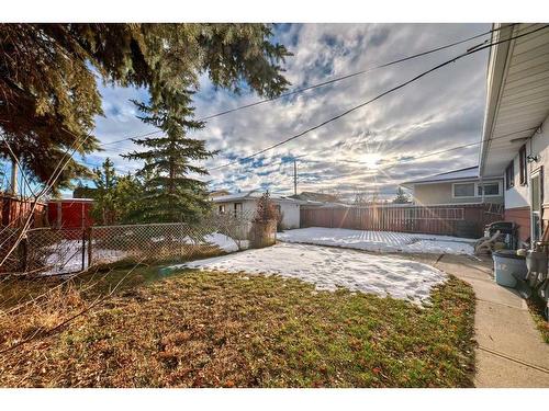 2622 42 Street Se, Calgary, AB - Outdoor