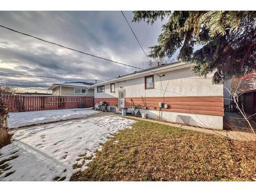 2622 42 Street Se, Calgary, AB - Outdoor With Exterior