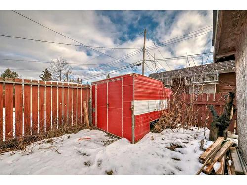 2622 42 Street Se, Calgary, AB - Outdoor