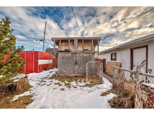 2622 42 Street Se, Calgary, AB - Outdoor