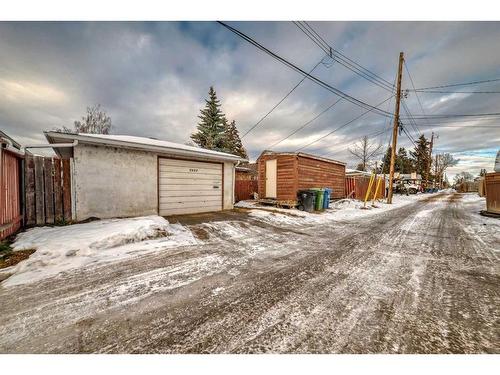 2622 42 Street Se, Calgary, AB - Outdoor