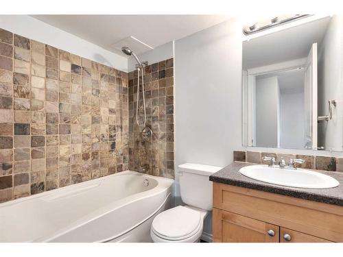 502-1312 13 Avenue Sw, Calgary, AB - Indoor Photo Showing Bathroom