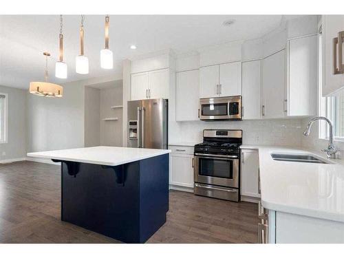 182 Willow Green, Cochrane, AB - Indoor Photo Showing Kitchen With Double Sink With Upgraded Kitchen