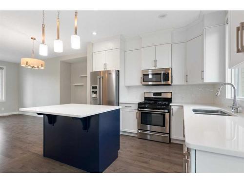 182 Willow Green, Cochrane, AB - Indoor Photo Showing Kitchen With Double Sink With Upgraded Kitchen