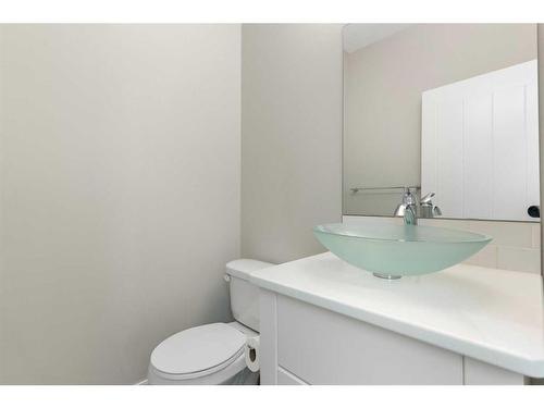 182 Willow Green, Cochrane, AB - Indoor Photo Showing Bathroom