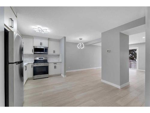 37-131 Templehill Drive Ne, Calgary, AB - Indoor Photo Showing Kitchen