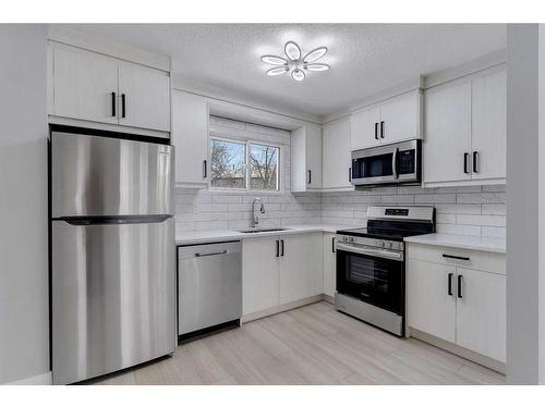 37-131 Templehill Drive Ne, Calgary, AB - Indoor Photo Showing Kitchen