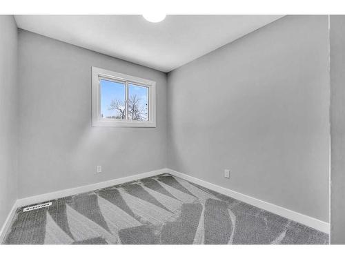 37-131 Templehill Drive Ne, Calgary, AB - Indoor Photo Showing Other Room