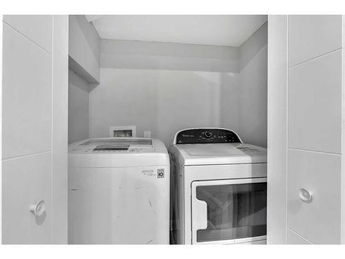 37-131 Templehill Drive Ne, Calgary, AB - Indoor Photo Showing Laundry Room