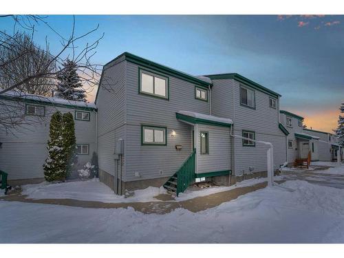 37-131 Templehill Drive Ne, Calgary, AB - Outdoor