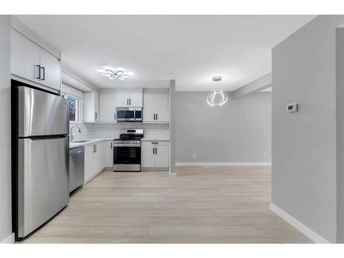 37-131 Templehill Drive Ne, Calgary, AB - Indoor Photo Showing Kitchen