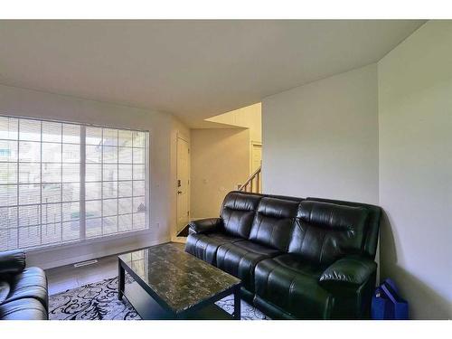 250 Coral Keys Court Ne, Calgary, AB - Indoor Photo Showing Living Room