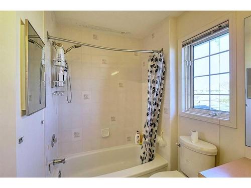 250 Coral Keys Court Ne, Calgary, AB - Indoor Photo Showing Bathroom