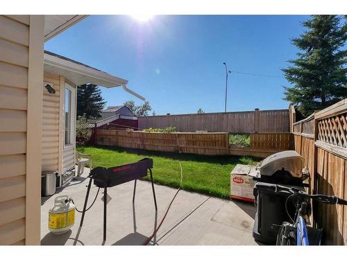 250 Coral Keys Court Ne, Calgary, AB - Outdoor