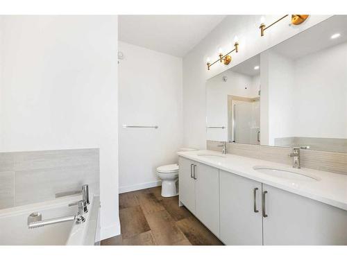 585 Mahogany Road Se, Calgary, AB - Indoor Photo Showing Bathroom