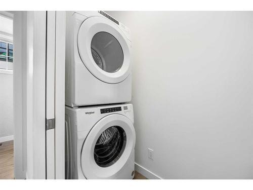 585 Mahogany Road Se, Calgary, AB - Indoor Photo Showing Laundry Room