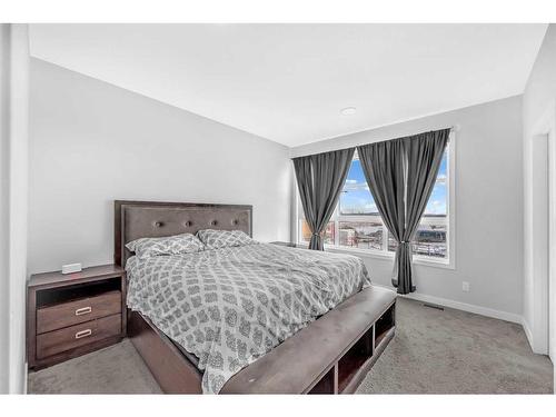 221 Belmont Street Sw, Calgary, AB - Indoor Photo Showing Bedroom