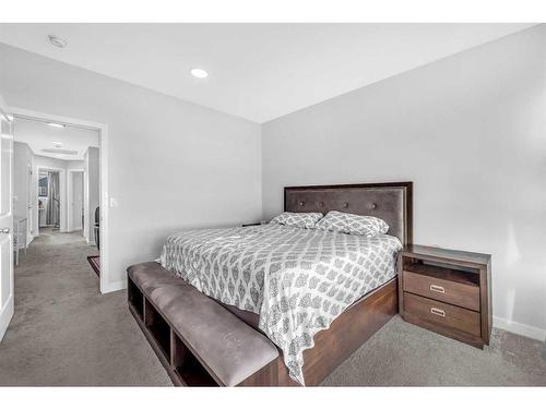 221 Belmont Street Sw, Calgary, AB - Indoor Photo Showing Bedroom