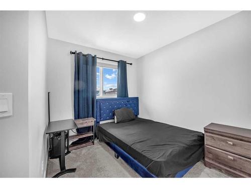 221 Belmont Street Sw, Calgary, AB - Indoor Photo Showing Bedroom