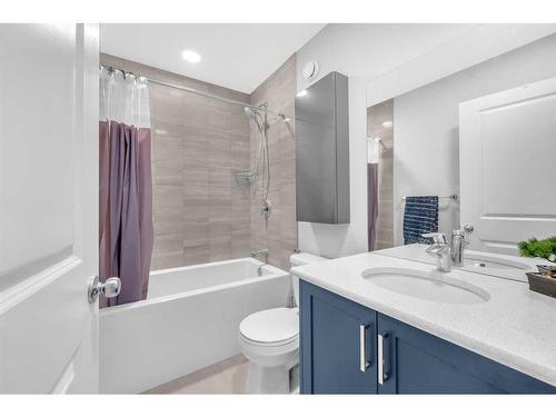 221 Belmont Street Sw, Calgary, AB - Indoor Photo Showing Bathroom