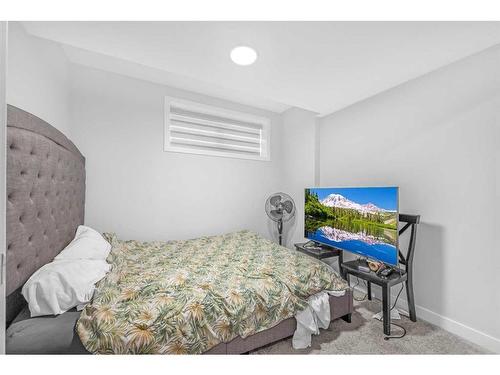 221 Belmont Street Sw, Calgary, AB - Indoor Photo Showing Bedroom