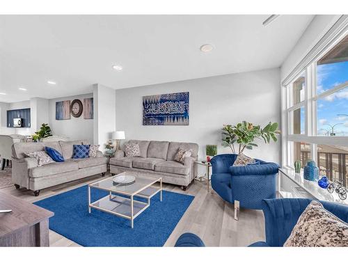 221 Belmont Street Sw, Calgary, AB - Indoor Photo Showing Living Room