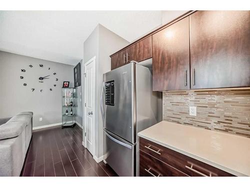 453 Copperpond Landing Se, Calgary, AB - Indoor Photo Showing Kitchen