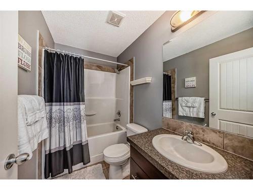 453 Copperpond Landing Se, Calgary, AB - Indoor Photo Showing Bathroom