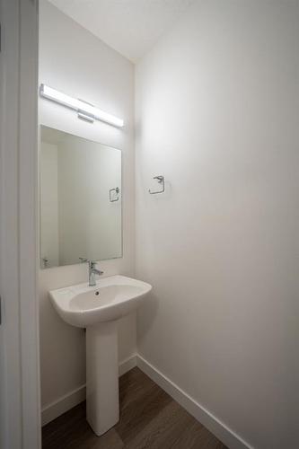 333 Baneberry Way Sw, Airdrie, AB - Indoor Photo Showing Bathroom