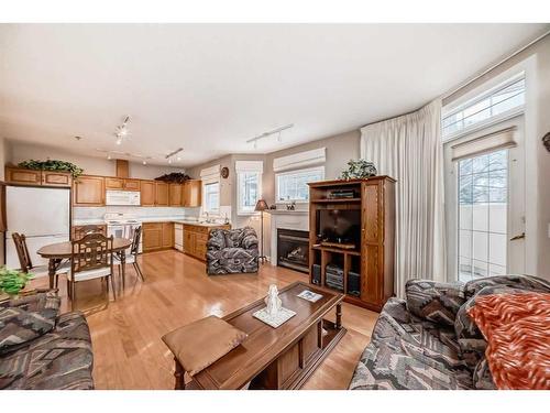 101-3412 Parkdale Boulevard Nw, Calgary, AB - Indoor Photo Showing Living Room