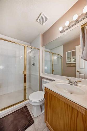 101-3412 Parkdale Boulevard Nw, Calgary, AB - Indoor Photo Showing Bathroom