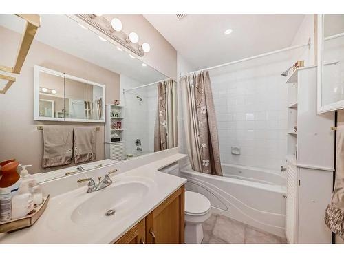 101-3412 Parkdale Boulevard Nw, Calgary, AB - Indoor Photo Showing Bathroom