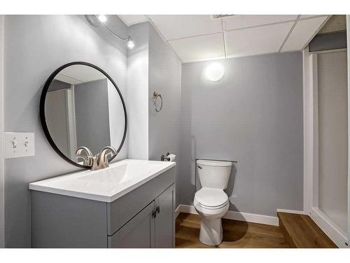 801 5 Street Se, High River, AB - Indoor Photo Showing Bathroom