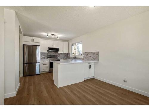 801 5 Street Se, High River, AB - Indoor Photo Showing Kitchen