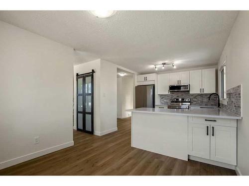 801 5 Street Se, High River, AB - Indoor Photo Showing Kitchen