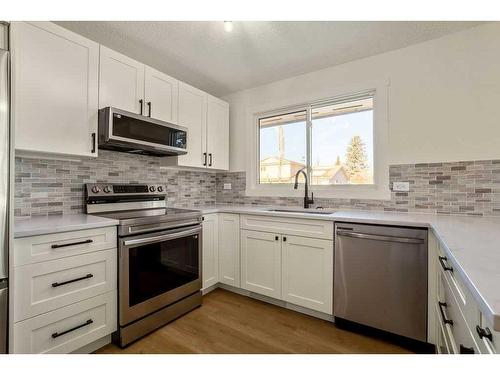 801 5 Street Se, High River, AB - Indoor Photo Showing Kitchen With Upgraded Kitchen