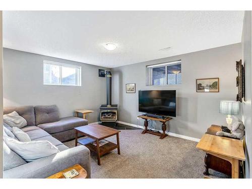 325 De Foras Close Nw, High River, AB - Indoor Photo Showing Living Room