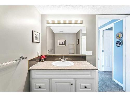 325 De Foras Close Nw, High River, AB - Indoor Photo Showing Bathroom