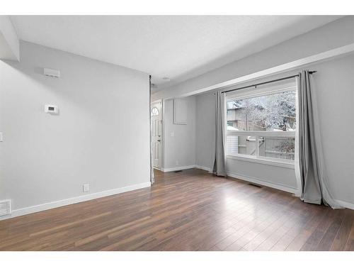 1-1055 72 Avenue Nw, Calgary, AB - Indoor Photo Showing Other Room