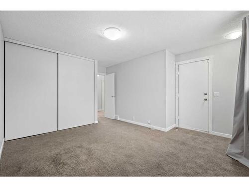 1-1055 72 Avenue Nw, Calgary, AB - Indoor Photo Showing Other Room