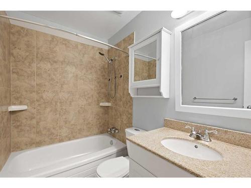 1-1055 72 Avenue Nw, Calgary, AB - Indoor Photo Showing Bathroom