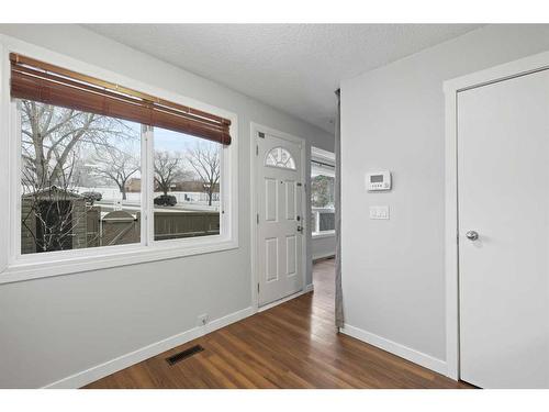 1-1055 72 Avenue Nw, Calgary, AB - Indoor Photo Showing Other Room