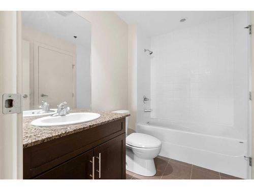 319-955 Mcpherson Road Ne, Calgary, AB - Indoor Photo Showing Bathroom